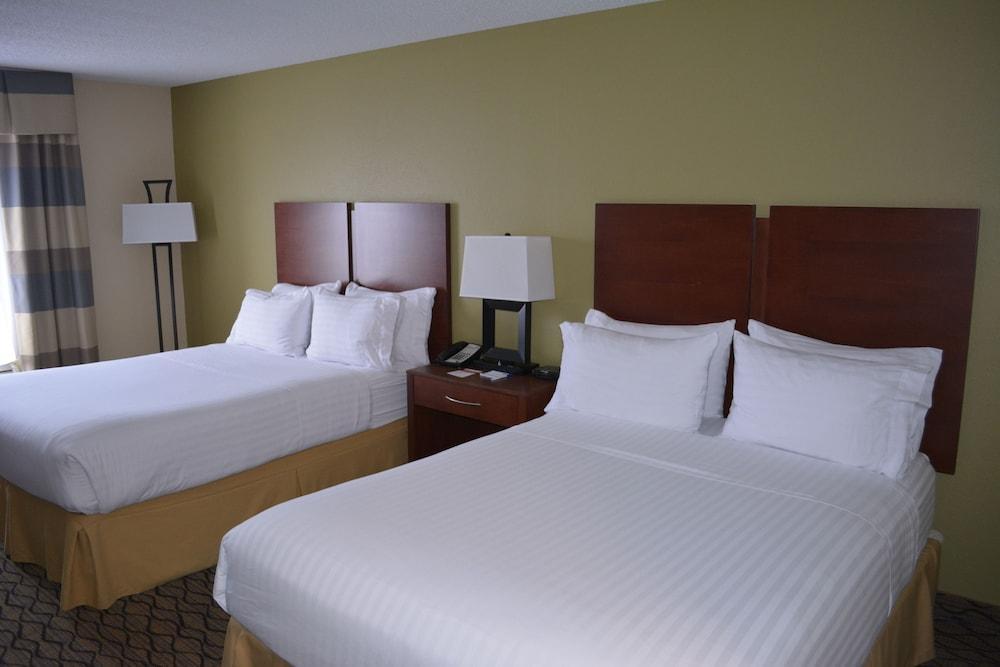 Holiday Inn Express Hotel & Suites Lancaster Exterior foto