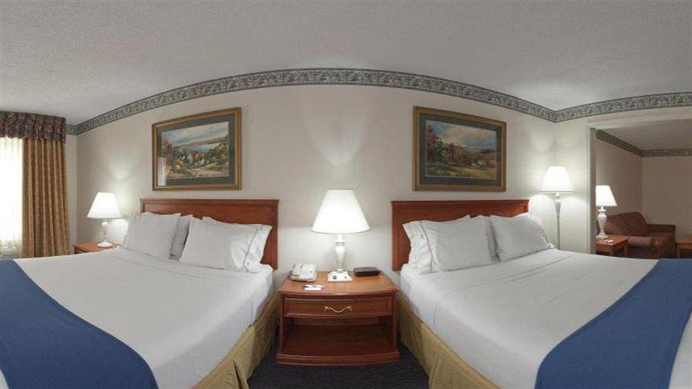 Holiday Inn Express Hotel & Suites Lancaster Exterior foto