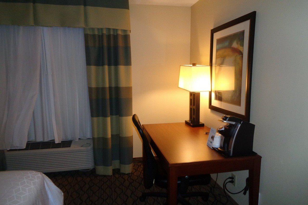 Holiday Inn Express Hotel & Suites Lancaster Exterior foto