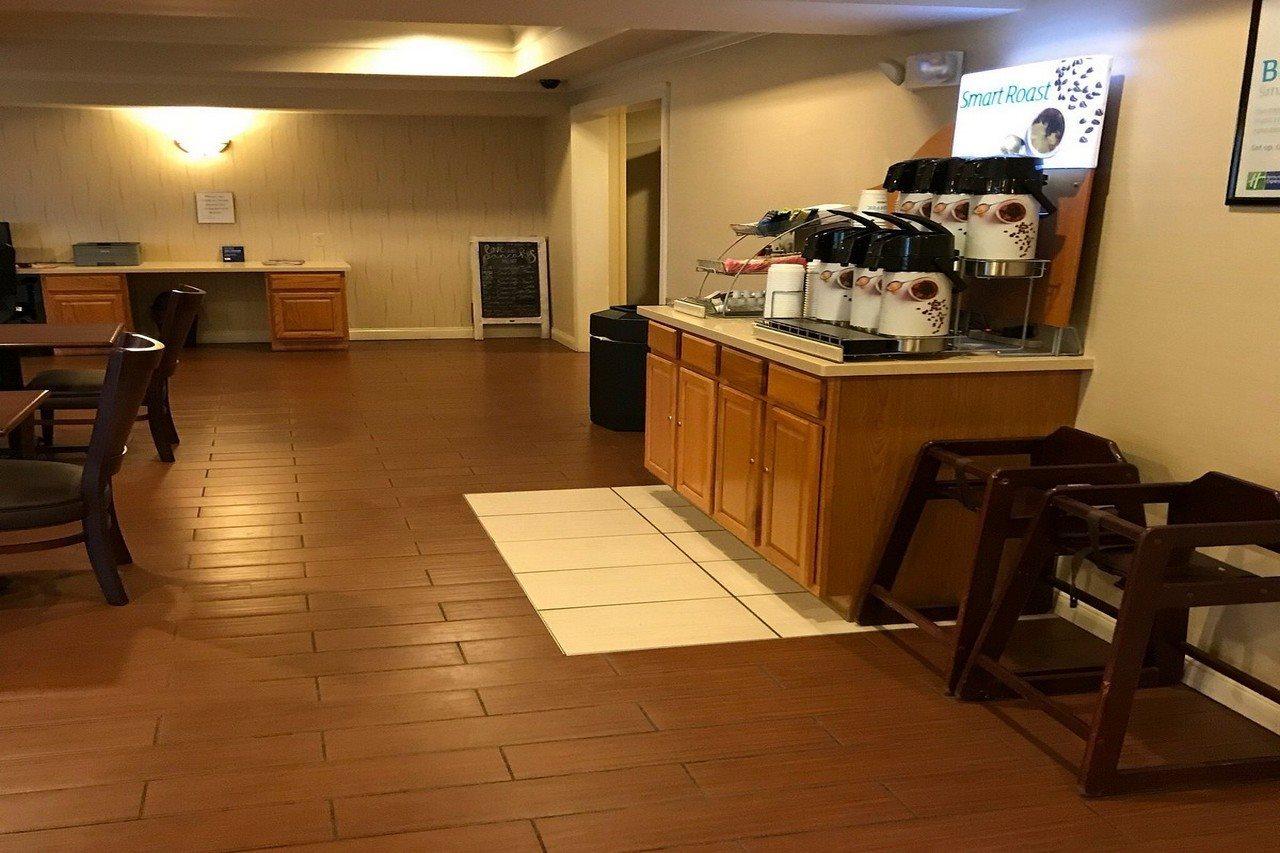 Holiday Inn Express Hotel & Suites Lancaster Exterior foto