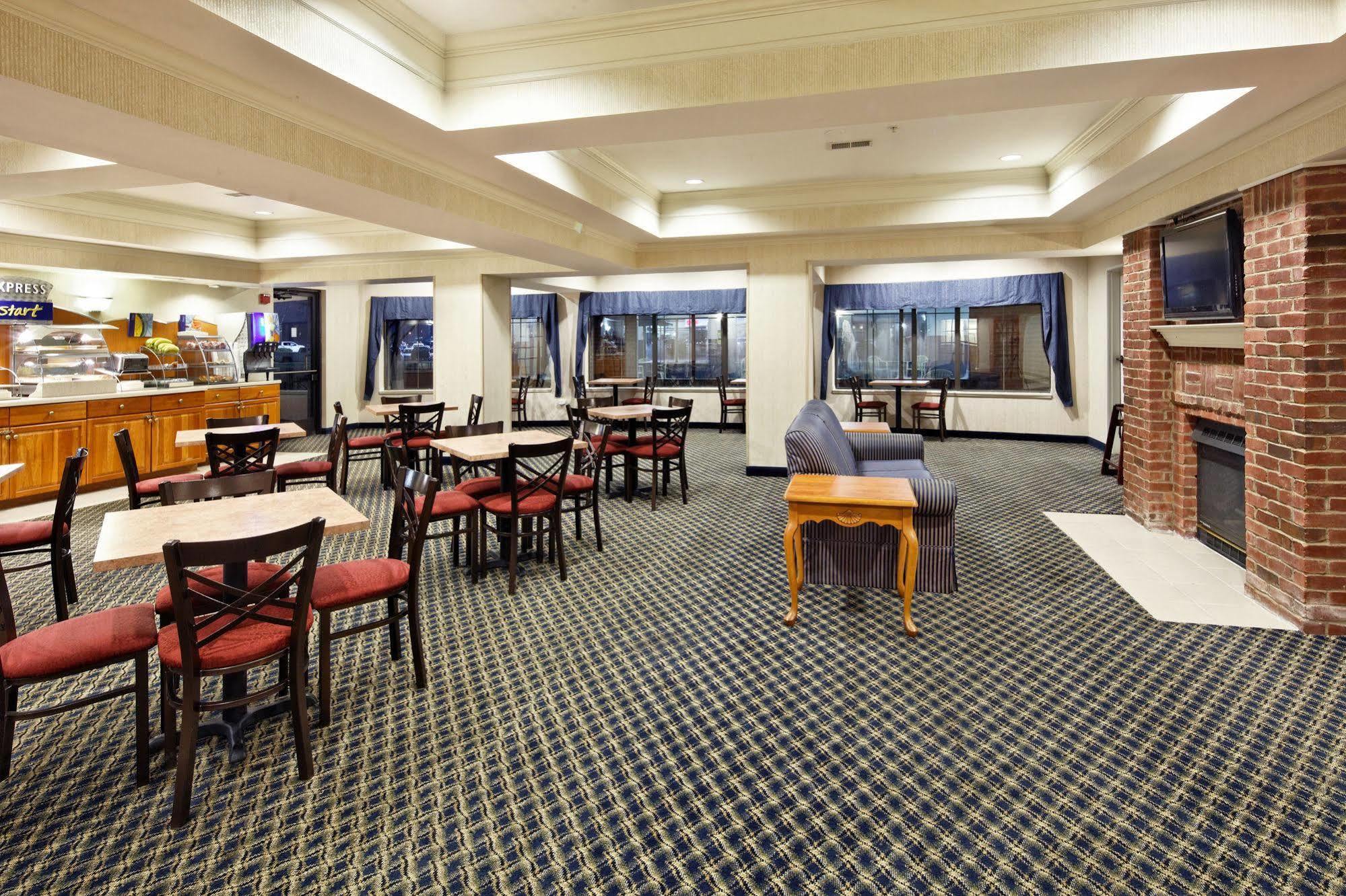 Holiday Inn Express Hotel & Suites Lancaster Restaurant foto
